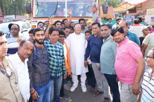 डॉ.कल्ला ने कई क्षेत्रों में किया जनसम्पर्क संतो से लिया आशीर्वाद