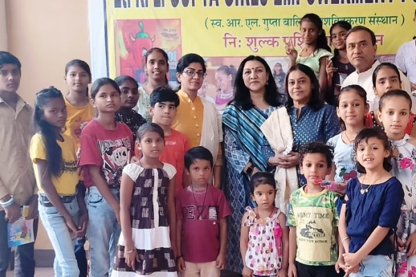 आर. एल जी.संस्थान द्वारा चित्रकला प्रतियोगिता का आयोजन
