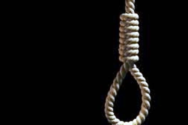 17 वर्षीय नाबालिग ने फंदा लगाया , मचा कोहराम