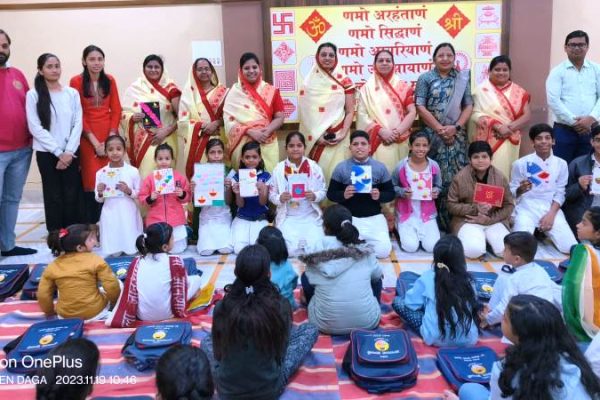 कार्ड डेकोरेशन प्रतियोगिता का पुरस्कार वितरण