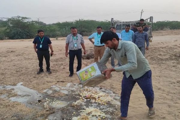 एक फैक्ट्री में 200 किलो सड़े रसगुल्ले, मावा व चाशनी करवाई नष्ट