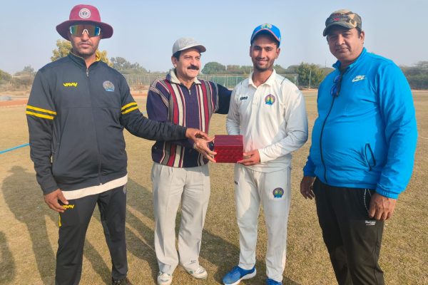 जिला सीनियर क्रिकेट प्रतियोगिता में कृष्णा स्पोर्ट्स सेमीफाइनल में