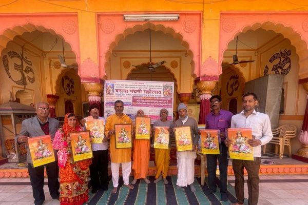 बसंत पंचमी पर विद्यालयों कॉलेज कार्यालय संस्थाओं घरों आदि में मां सरस्वती की दिव्य व विशेष तस्वीरो का वितरण शुरू
