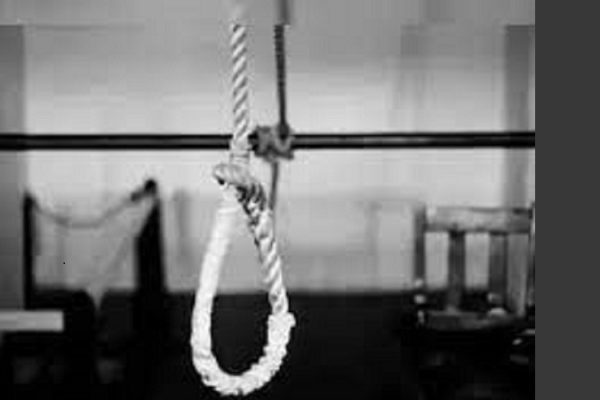 युवक ने घर में किया सुसाइड:परिजनों ने दरवाजा तोड़ा तो फंदे पर लटका मिला