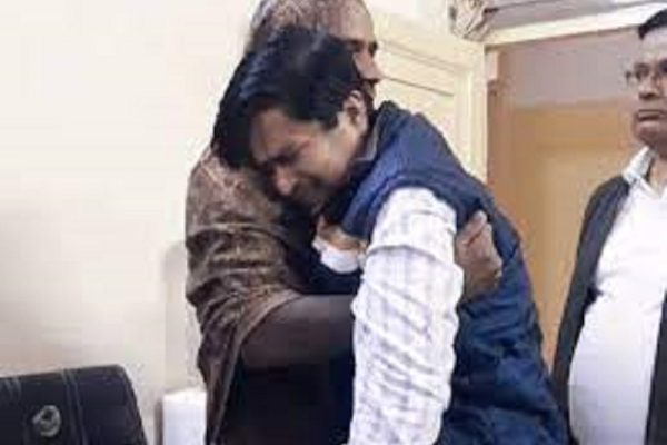 अपना घर वालों ने 9 वर्षों से बिछड़े डॉक्टर को अपने परिवार वालों से मिलाया
