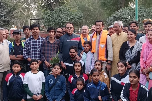 उद्योग, वाणिज्य एवं खेल मंत्री कर्नल राज्यवर्धन सिंह राठौड़ पहुंचे बीकानेर, सर्किट हाउस में अनेक लोगों ने किया स्वागत