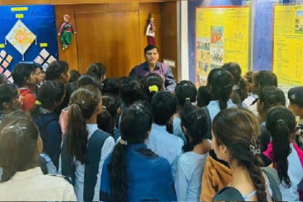 कृषि संग्रहालय देखने को लेकर खाजूवाला के 107 स्कूल विद्यार्थियों ने किया स्वामी विवेकानंद कृषि संग्रहालय का विजिट