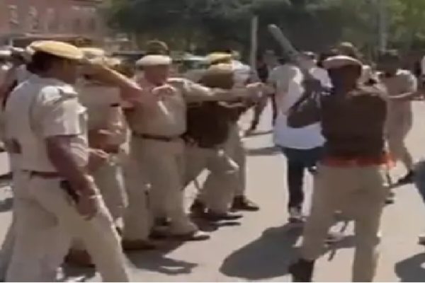 बेरोजगारी के खिलाफ प्रदर्शन कर रहे यूथ कांग्रेस के कार्यकर्ताओं पर लाठीचार्ज:पुलिस ने दौड़ा-दौड़ाकर पीटा