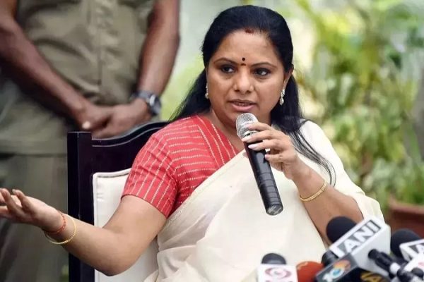 दिल्ली शराब घोटाले में ED का बड़ा एक्शन, पूर्व CM केसीआर की बेटी के कविता को हिरासत में लिया