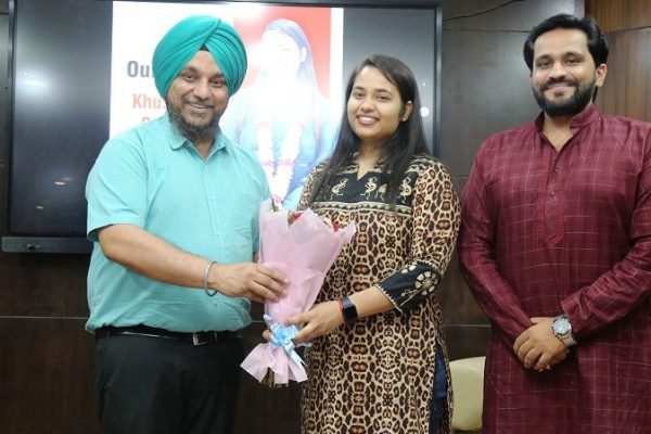 बाफना स्कूल ने यूपीएससी 2023-24 में शानदार सफलता हासिल करने पर खुशहाली सोलंकी का सम्मान किया