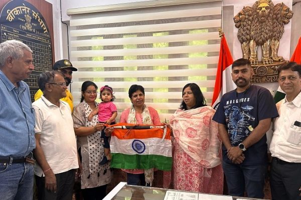 संभागीय आयुक्त ने एवरेस्ट बेस केम्प जाने वाले पर्वतारोहियों को दी शुभकामनाएं