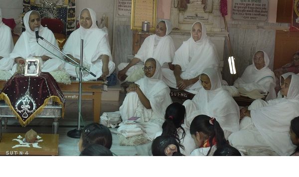 साध्वीवृंद ने जिनालयों में दर्शन-वंदन करते हुए नगर प्रवेश किया