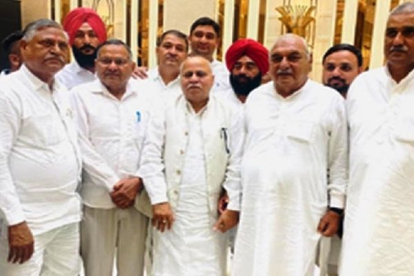 हरियाणा में चुनाव से पहले 3 निर्दलीय विधायकों ने कांग्रेस को समर्थन दिया