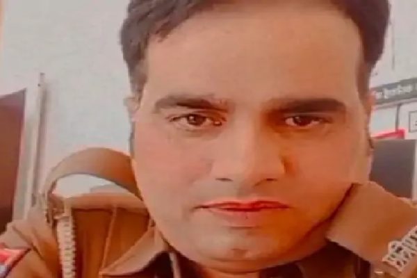 थाने में शोर-शराबा कर रहे लोगों को रोका तो पुलिसकर्मी से मारपीट FIR दर्ज