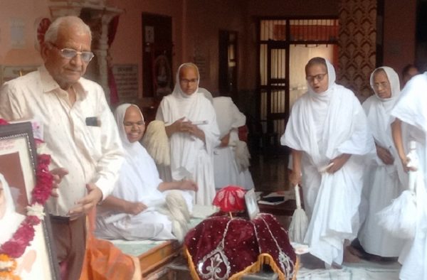 साध्वीश्री विचक्षणश्रीजी की पुण्यतिथि पर स्नात्र पूजा व उनके आदर्शों का स्मरण
