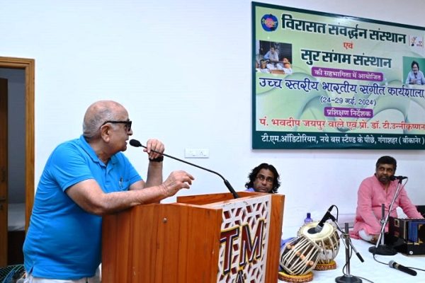 फिल्मी गीत व लोक संगीत तथा रविवार की सायं 08:30 बजे गजल एवं ठुमरी मधुर प्रस्तुतियां होगी