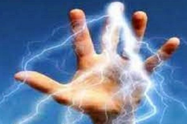 करंट की चपेट में आने से चाचा-भतीजे सहित 3 लोगों की मौत, मचा कोहराम