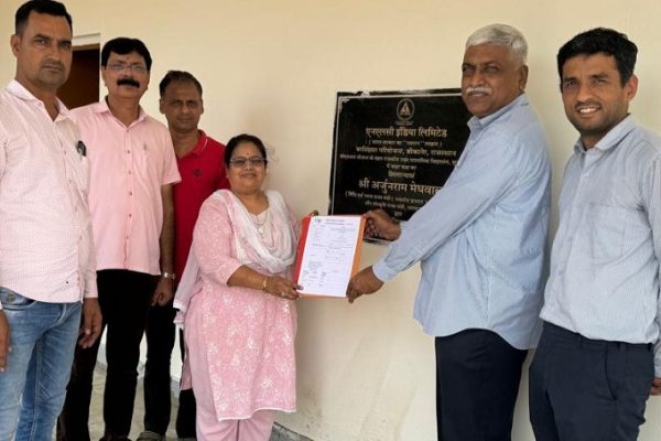 सीएसआर फण्ड से कक्षा कक्ष का निर्माण कर विद्यालय को भेंट