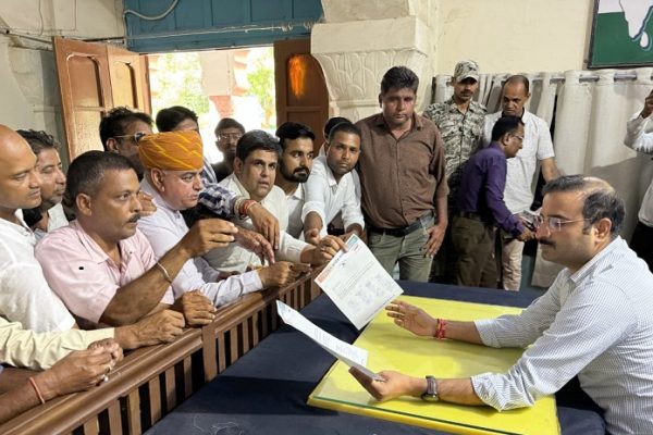 जिला कांग्रेस ने अतिरिक्त जिला कलेक्टर को सौंपा ज्ञापन, आंदोलन की चेतावनी