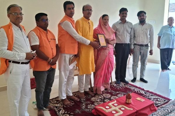 नवनीकृत फैक्ट्री का जैन संस्कार विधि से शुभारंभ