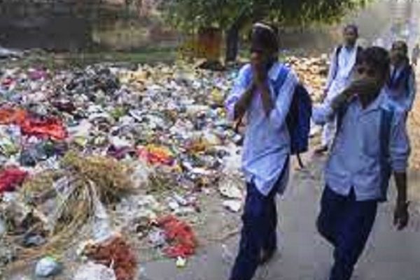 सड़कों की सफाई बंद, घरों में है 800 टन कचरा, नहीं टूटी हड़ताल तो बढ़ेगी समस्या