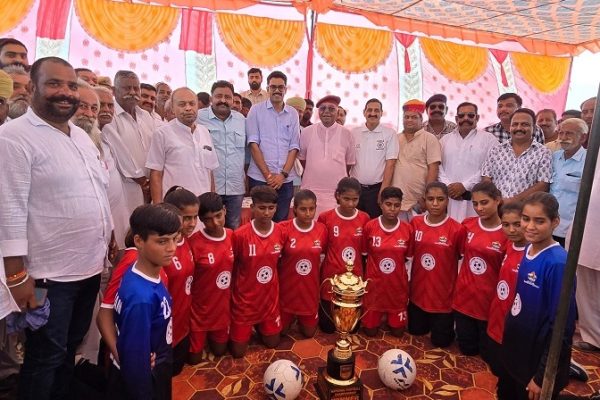 पूर्व मंत्री देवीसिंह भाटी और विधायक अंशुमान सिंह पहुंचे ढींगसरी