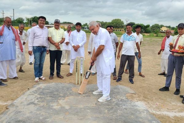 विधायक सारस्वत ने किया क्रिकेट प्रतियोगिता का उद्घाटन