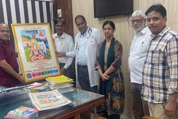 भगवान दधीचि की दिव्य व विशेष तस्वीरें भेंट की