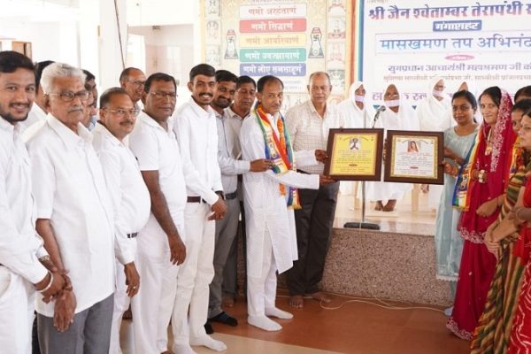 दम्पति व एक महिला सहित तीन व्यक्तियों का मासखमण तप अभिनंदन समारोह