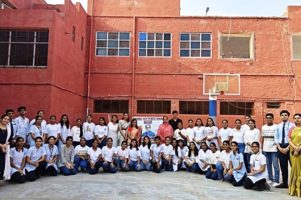 एसजेपीएस – विशेष प्रार्थना सभा और रंगारंग कार्यक्रम से हुआ शिक्षकों का सम्म्मान