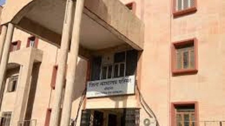 स्वीफ्ट कार की टक्कर से मोटरसाइकिल चालक की मृत्यु पर मृतक के परिजनों को 57,97,324/- रुपये का मुआवजा आदेश
