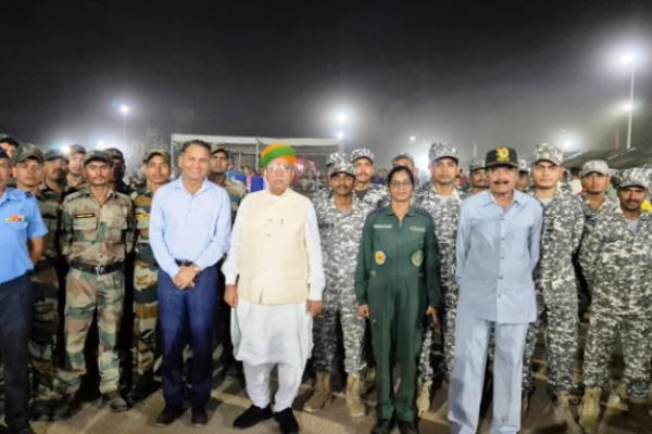 एयरफोर्स स्टेशन में जवानों के बीच पहुंचे केंद्रीय मंत्री मेघवाल, जवानों को दी दीपावली की शुभकामनाएं