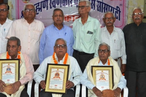 श्री ब्राह्मण स्वर्णकार पेंशनर्स सोसायटी ने 75 वर्ष पार व्यक्तित्वों का सम्मान किया
