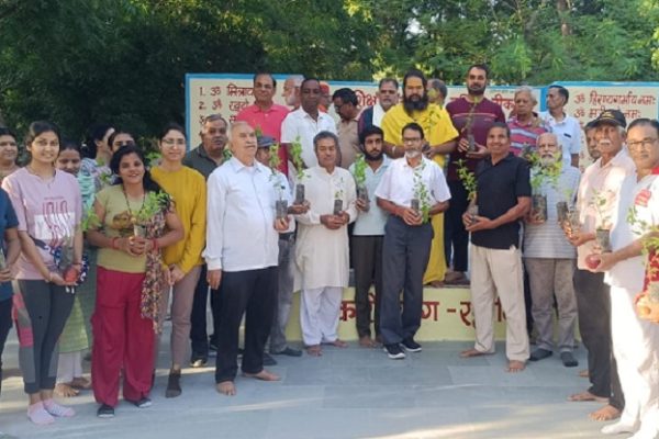 योग कक्षा ने किये 19 वर्ष पूर्ण , धूमधाम से मनाया 20 वें वर्ष का प्रवेश