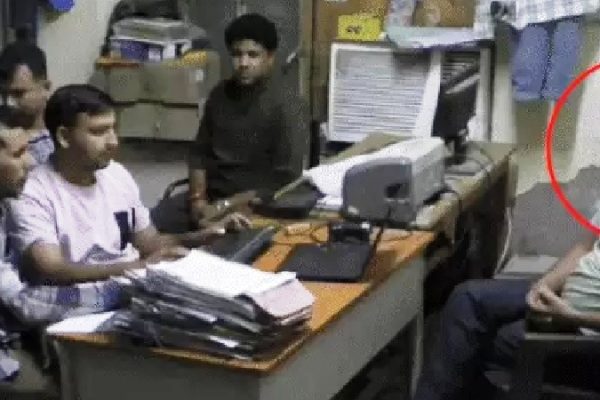 महिला थाने में ACB के छापे में लाखों रुपए मिले