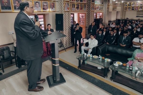संविधान दिवस पर विधिक जागरूकता सेमिनार आयोजित
