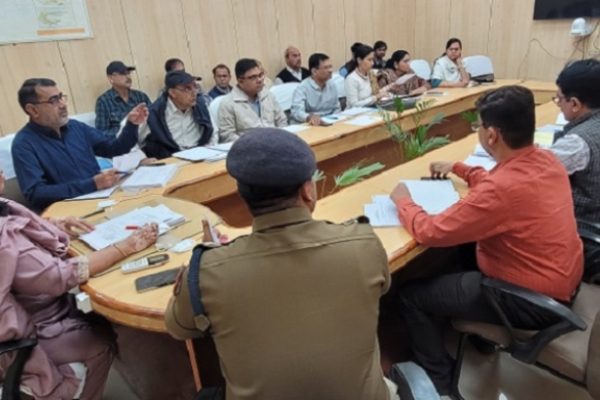 संभागीय आयुक्त की अध्यक्षता में पाक्षिक बैठक आयोजित