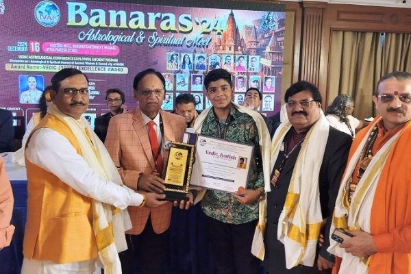 मानव व जयदीप पुरोहित को वैदिक ज्योतिष एक्सीलेंस अवॉर्ड से वाराणसी में सम्मानित