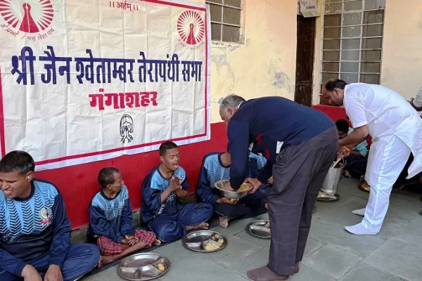 श्री जैन श्वेतांबर तेरापंथी सभा गंगाशहर ने सेवा आश्रम में भोजन करवाया