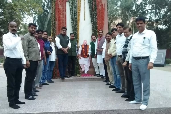 भारत रत्न कर्पूरी ठाकुर को दी श्रद्धांजलि