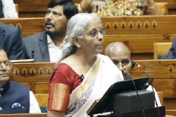 मिडिल क्लास, किसान, टैक्स छूट और स्टार्टअप पर वित्त मंत्री सीतारमण का बड़ा ऐलान: जानें बजट की सभी खास बातें