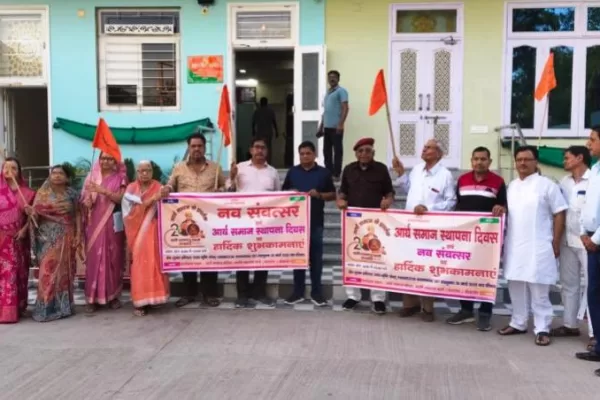 आर्यसमाज स्थापना दिवस और नवसवंत्सर 2082 के बैनर का लोकार्पण