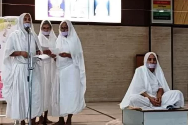साध्वीश्री पावनप्रभाजी ने राजाराजेश्वरी नगर में बरसाए होली पर आध्यात्मिक रंग