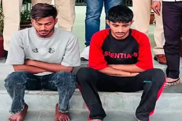 गैस चूल्हा जलाने वाले लाइटर को दिखाकर की थी 8 लाख रुपयों की लूट