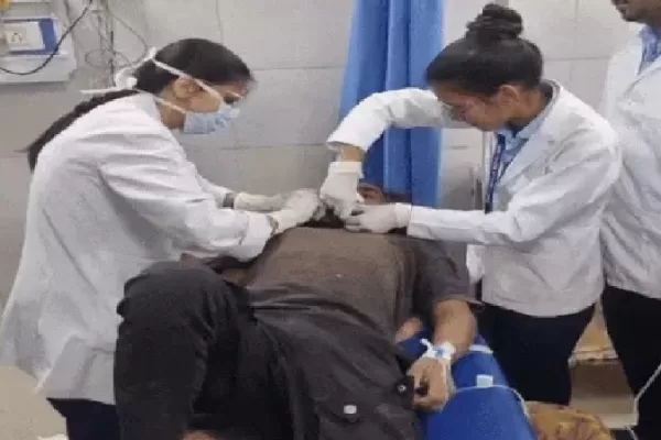 केटरिंग करने शादी में जा रहे थे पलटी गाड़ी 22 लोग घायल