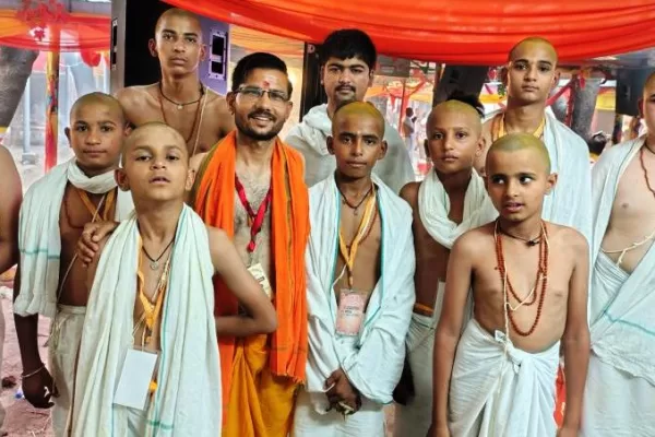 ऋषिकेश से लौटे नंदकिशोर गहलोत का योग शिविर में भव्य स्वागत