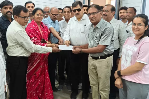 जसकरण बोथरा फाउंडेशन ने एक्स-रे मशीन गंगाशहर अस्पताल में भेंट की