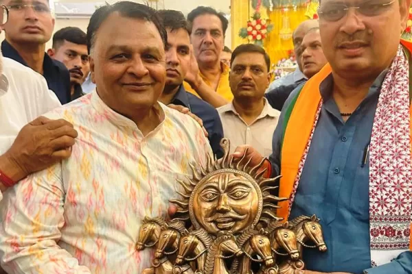 सीएम भजनलाल शर्मा को सूर्य सम्मान अर्पित