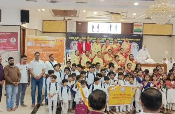राजराजेश्वरी नगर में मंत्र दीक्षा कार्यक्रम आयोजित: बच्चों ने ग्रहण किए आध्यात्मिक संस्कार