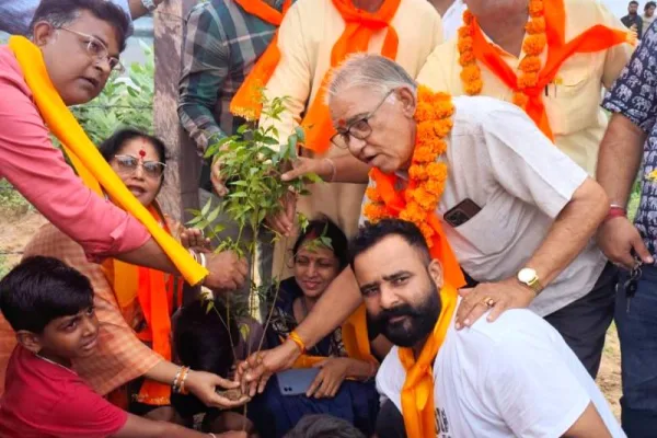 ‘एक पेड़ मां के नाम’ अभियान: डेहरु माता मंदिर में वृक्षारोपण